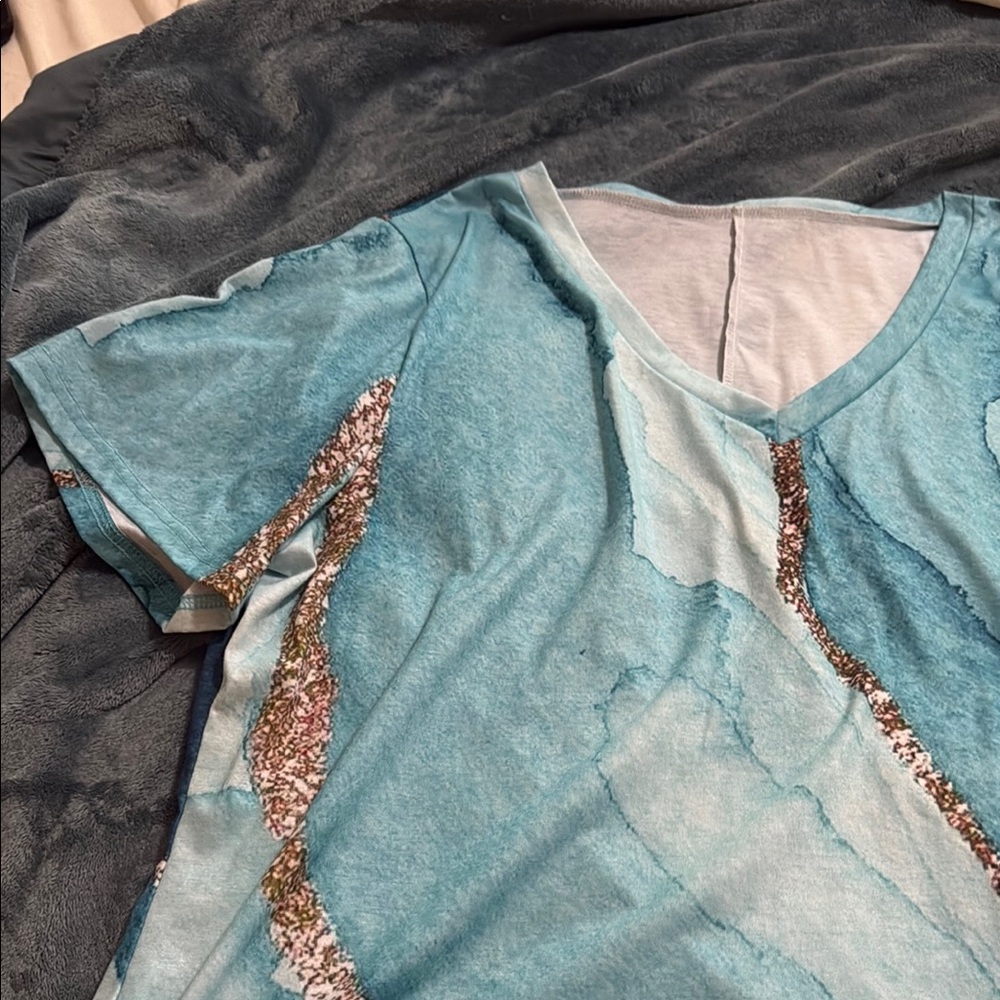 Blue Graphic Relaxed Short Sleeve Tee
Says 4X fits more like 3X - Picture 2 of 5